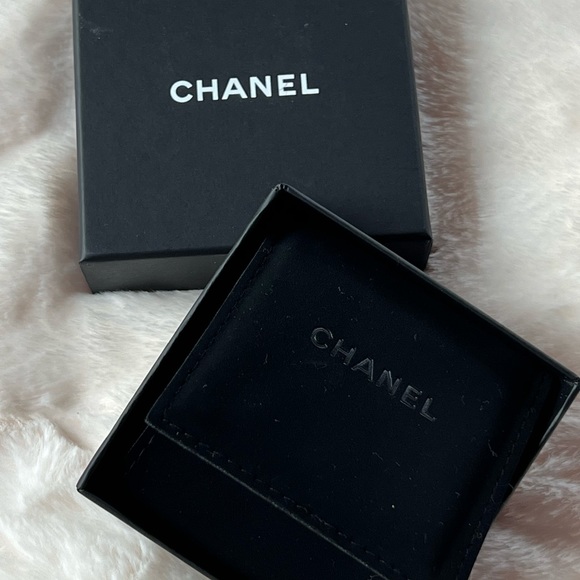 Authentic Chanel brooch 💕 - Picture 14 of 15